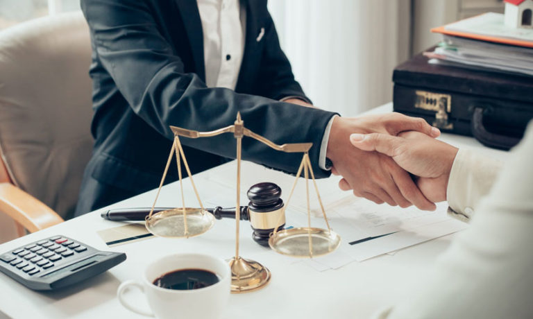 Tous sur le cabinet d'avocats spécialisé dans les affaires.