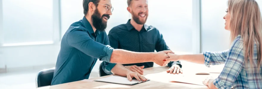 comment-un-closer-peut-il-s-adapter-aux-besoins-specifiques-de-secteurs-differents-en-entreprise